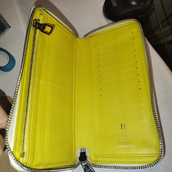 Louis Vuitton Yellow Wallet - Picture 12 of 16